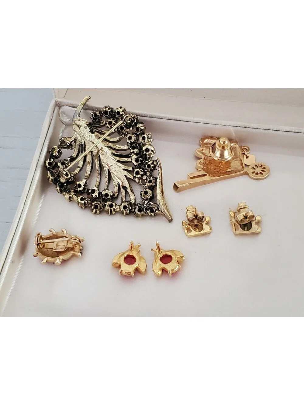 Vintage Red Earrings & Brooch Pin Lot of 5